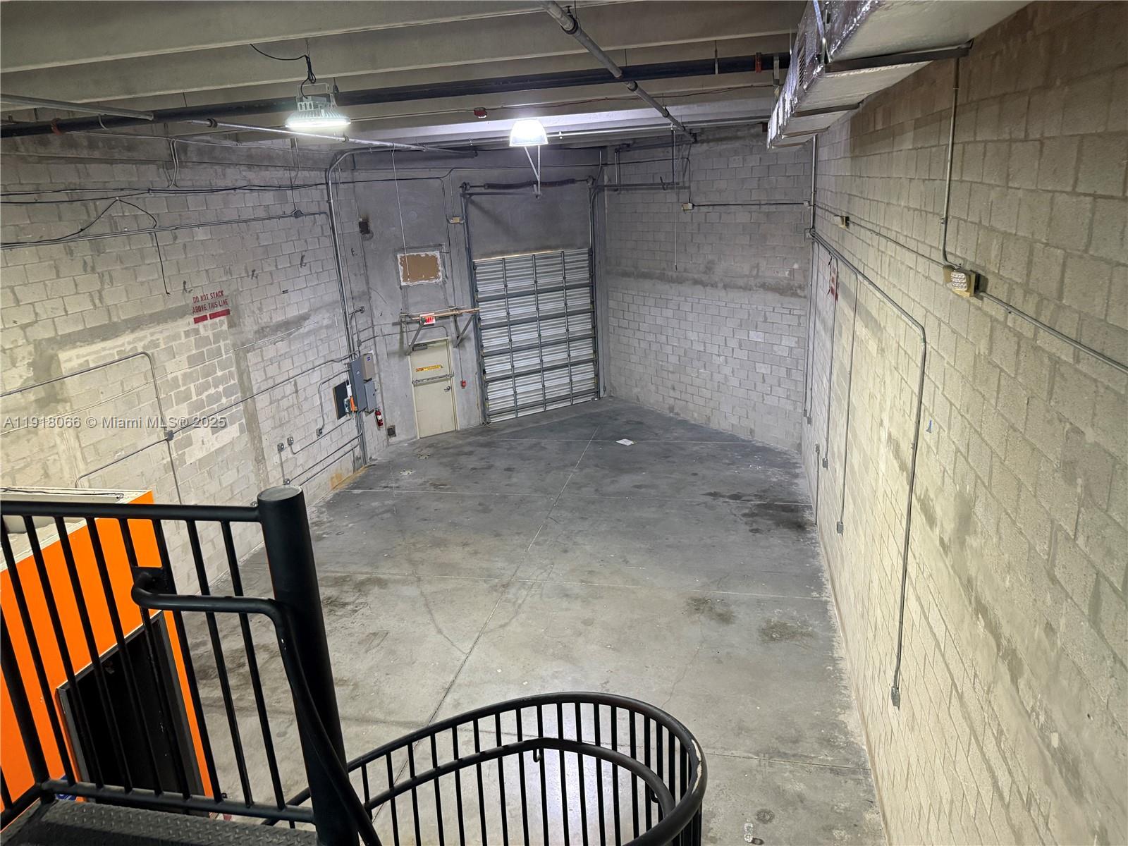 122  /   sq. ft. $ 2025-11-21 0 Photo