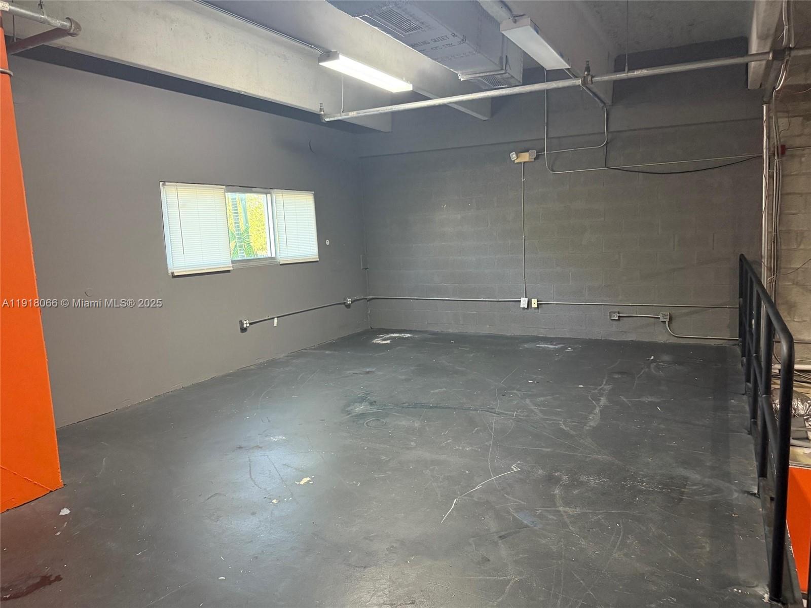 122  /   sq. ft. $ 2025-11-21 0 Photo