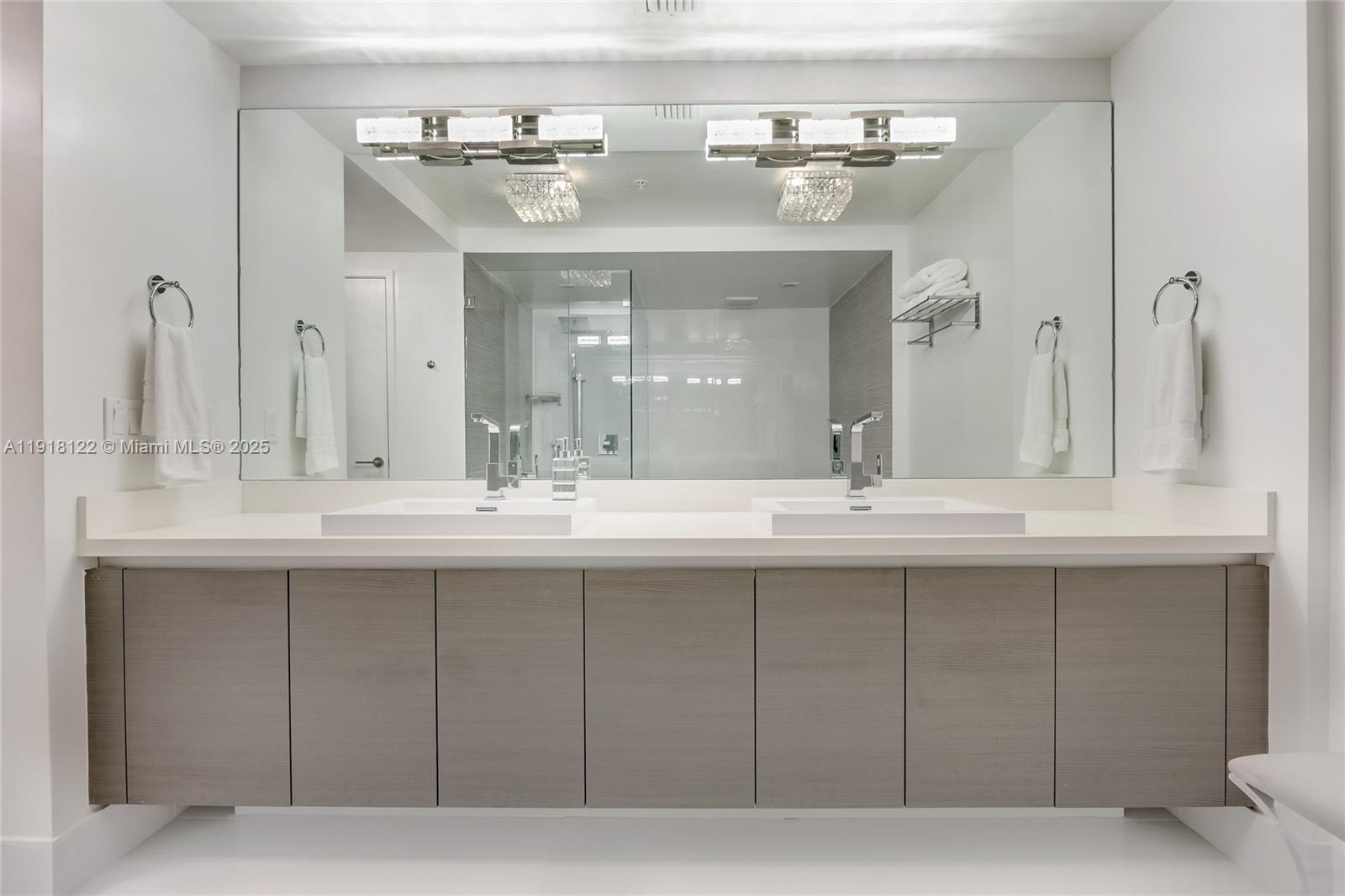 4-2204 2 / 3 1541 кв.футов $ 2025-11-21 0 Фото