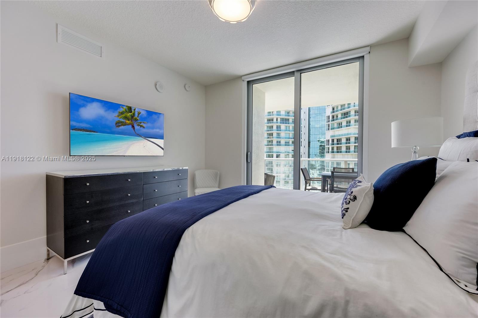 4-2204 2 / 3 1541 кв.футов $ 2025-11-21 0 Фото