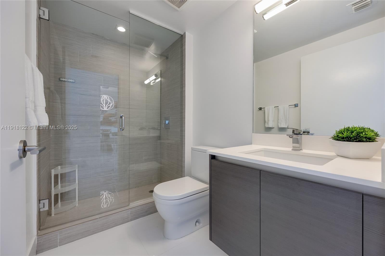 4-2204 2 / 3 1541 кв.футов $ 2025-11-21 0 Фото