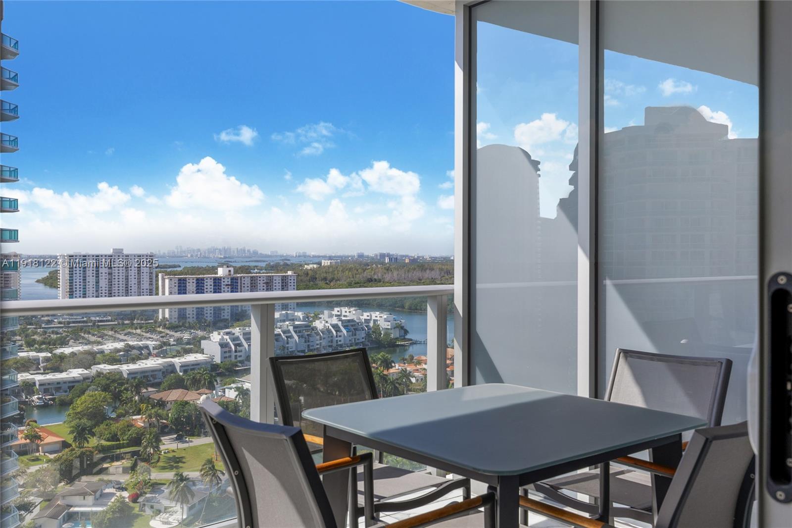 4-2204 2 / 3 1541 кв.футов $ 2025-11-21 0 Фото