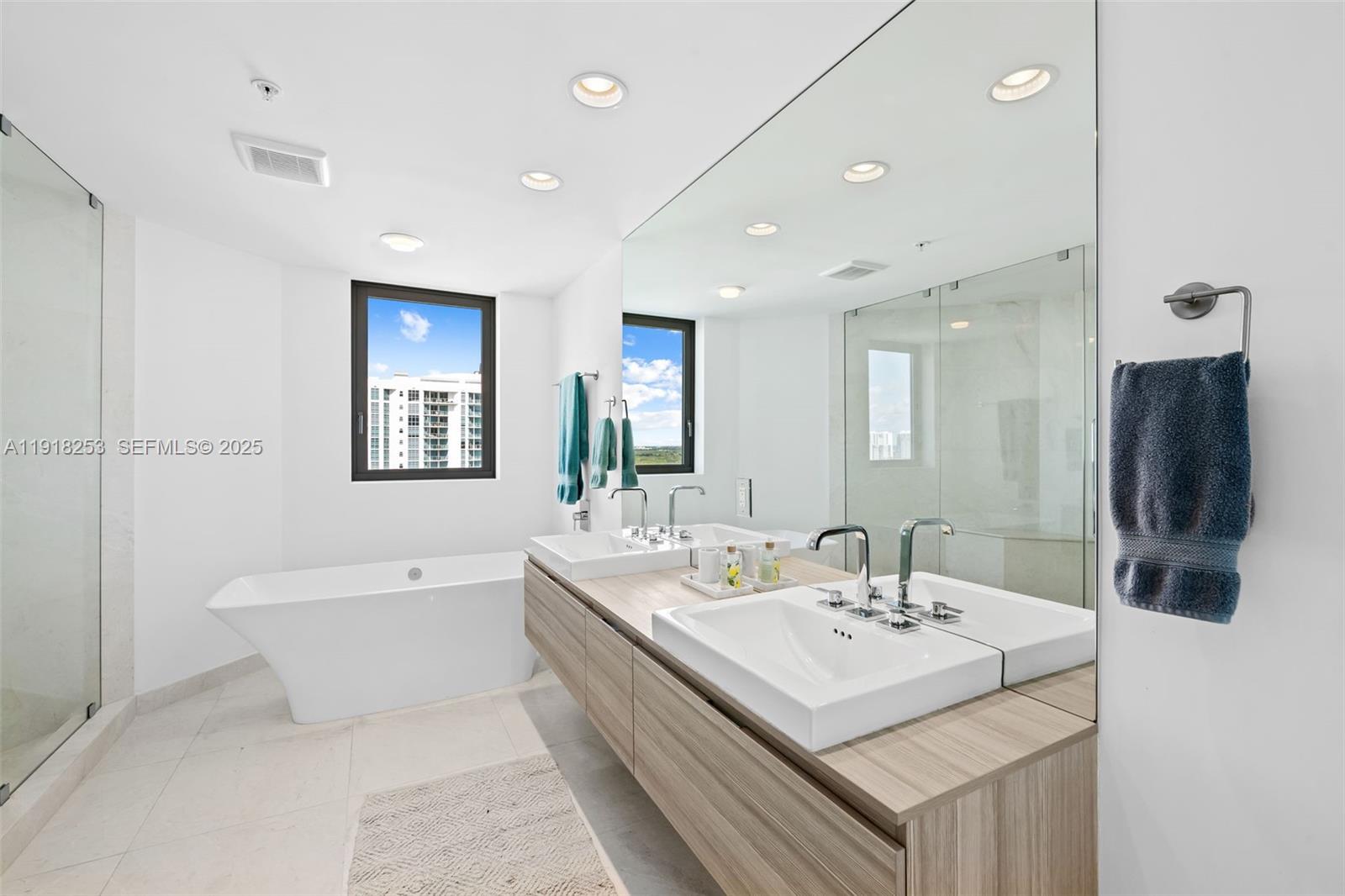 Photo of 17111 Biscayne Blvd  #2103, North Miami Beach, Florida, 33160 - 