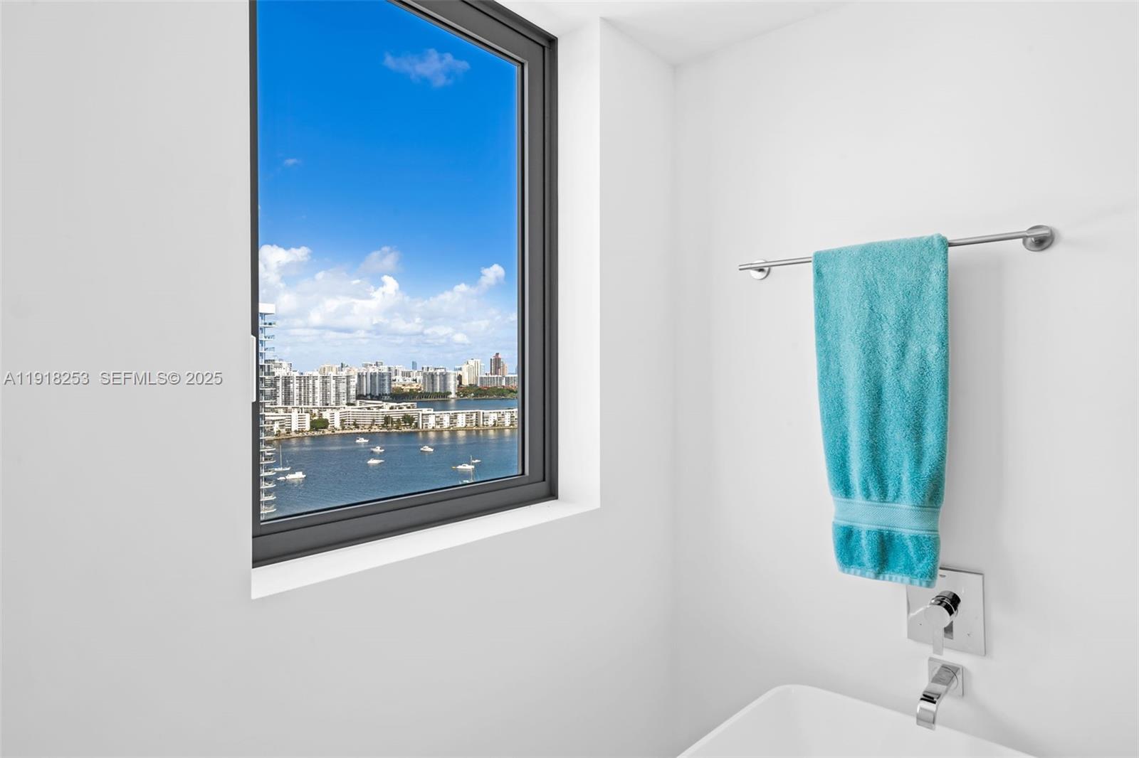 Photo of 17111 Biscayne Blvd  #2103, North Miami Beach, Florida, 33160 - 