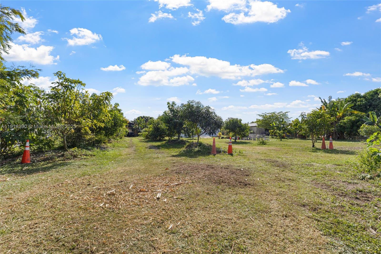   /   кв.футов $ 2025-11-21 0 Фото