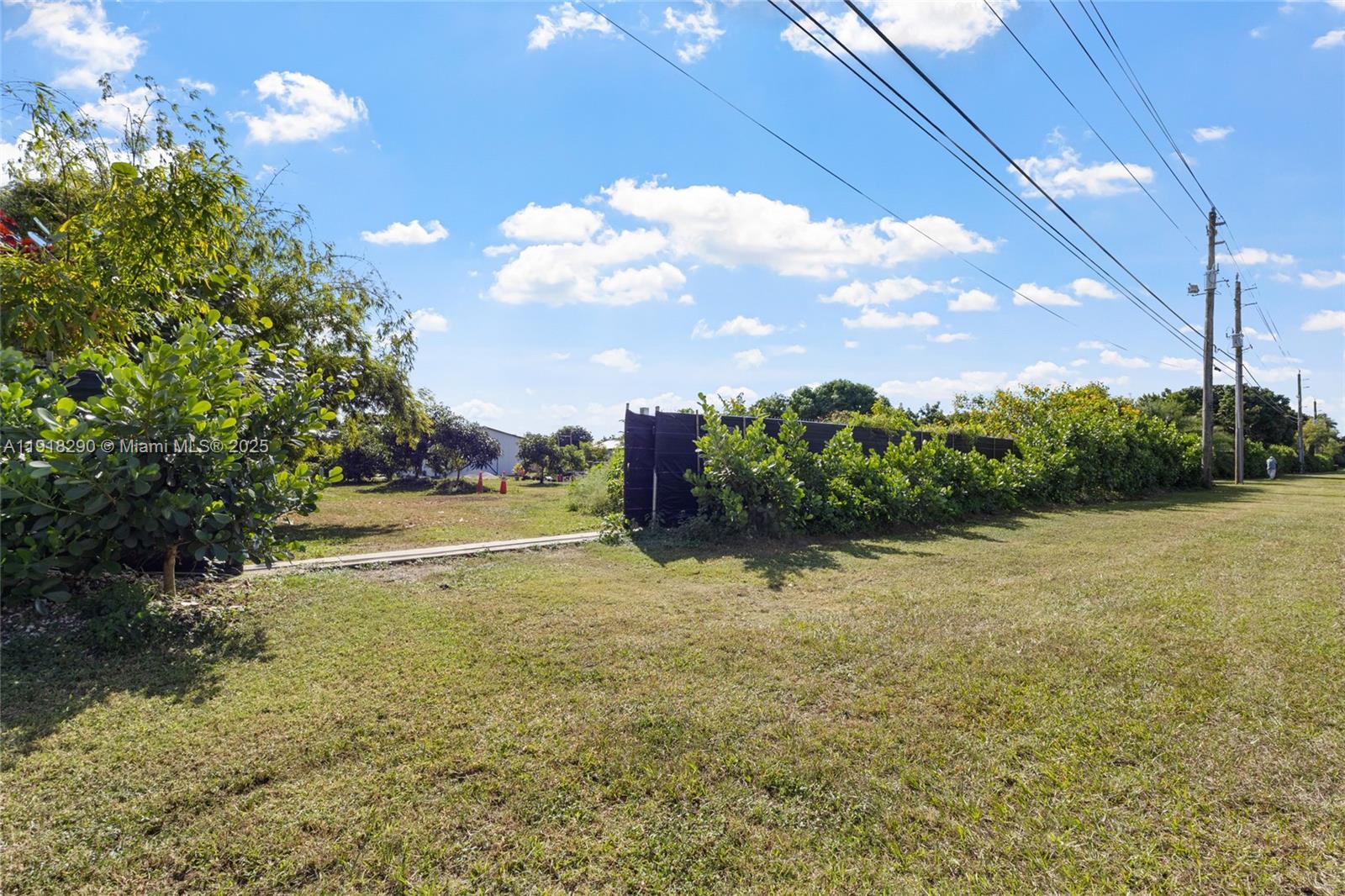   /   кв.футов $ 2025-11-21 0 Фото