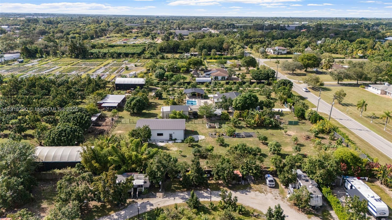   /   кв.футов $ 2025-11-21 0 Фото