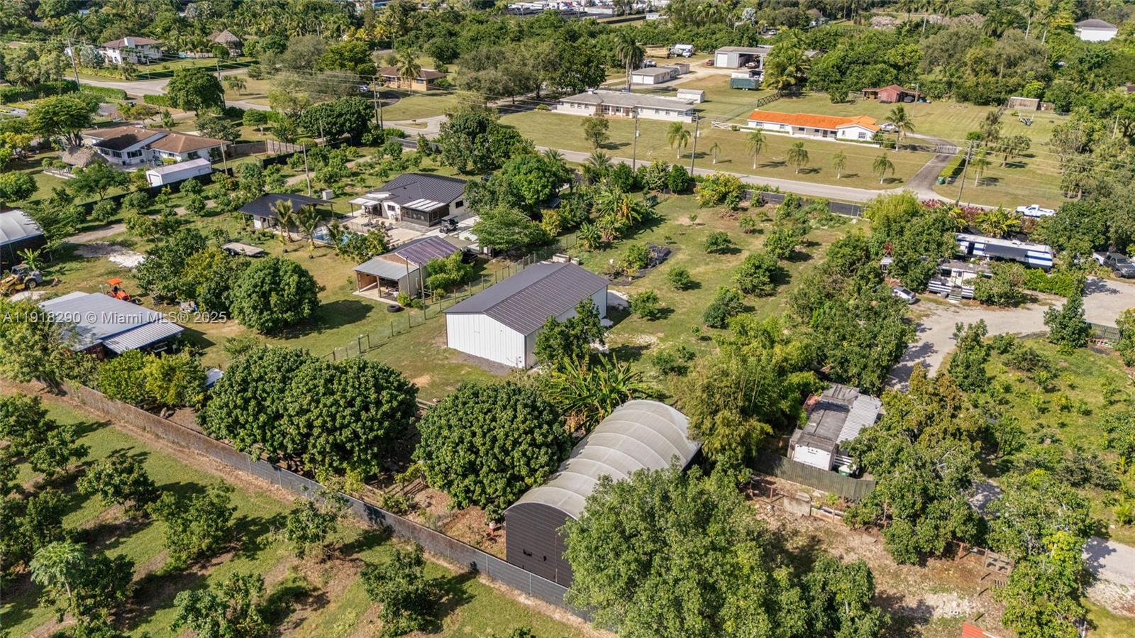   /   кв.футов $ 2025-11-21 0 Фото