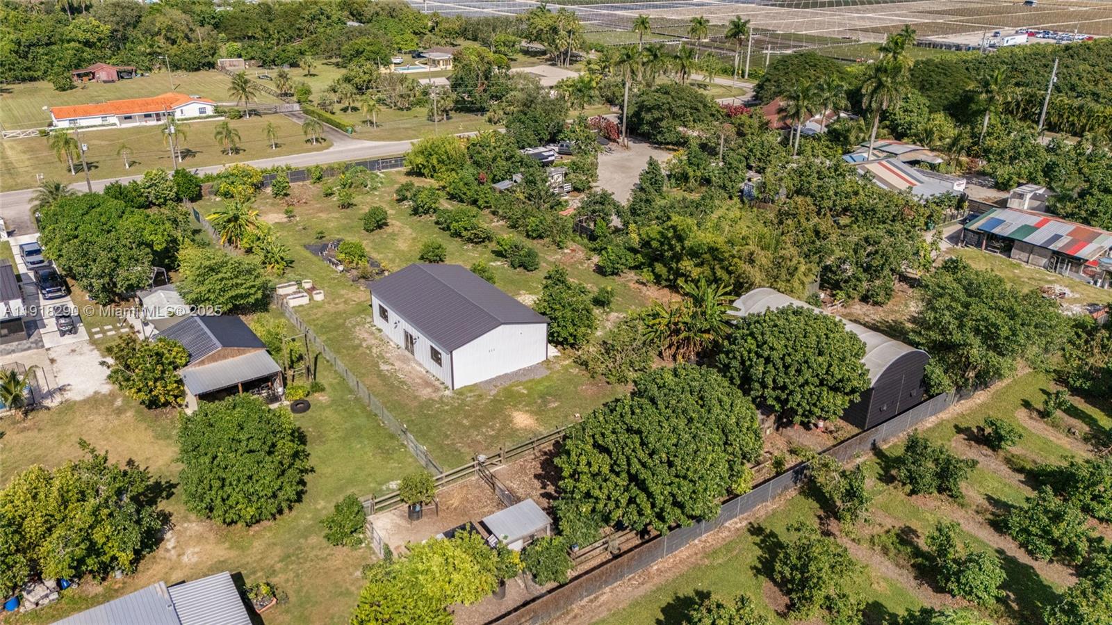   /   кв.футов $ 2025-11-21 0 Фото