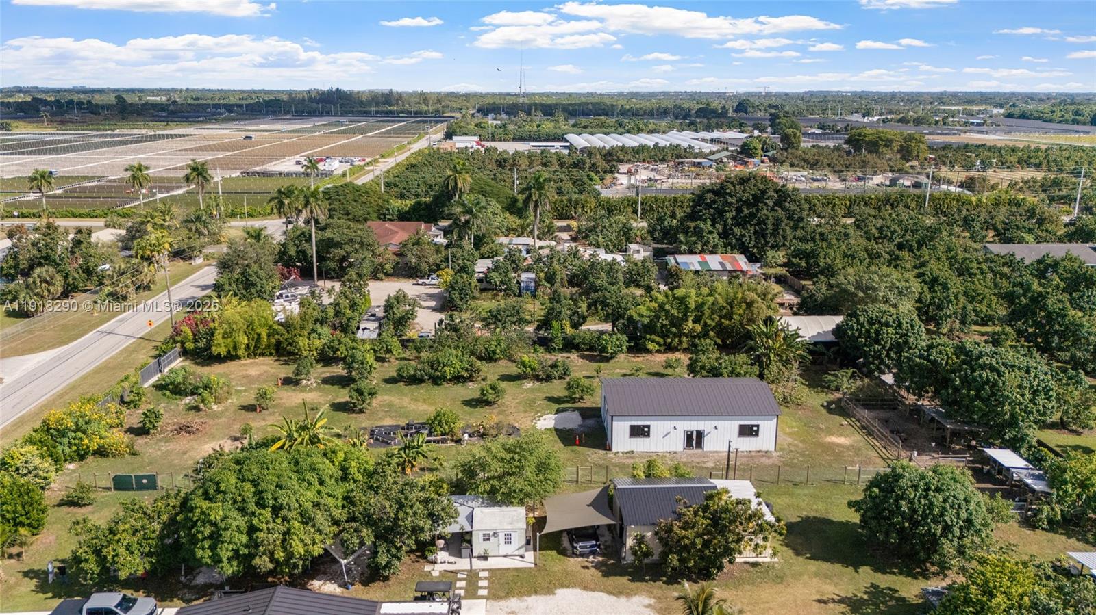   /   кв.футов $ 2025-11-21 0 Фото