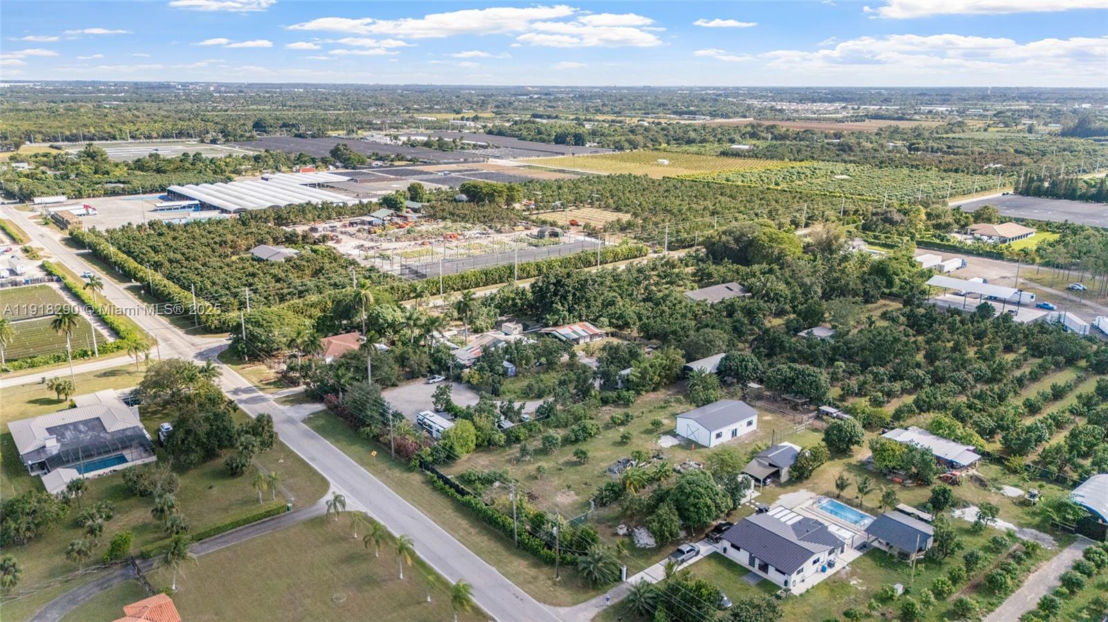   /   кв.футов $ 2025-11-21 0 Фото