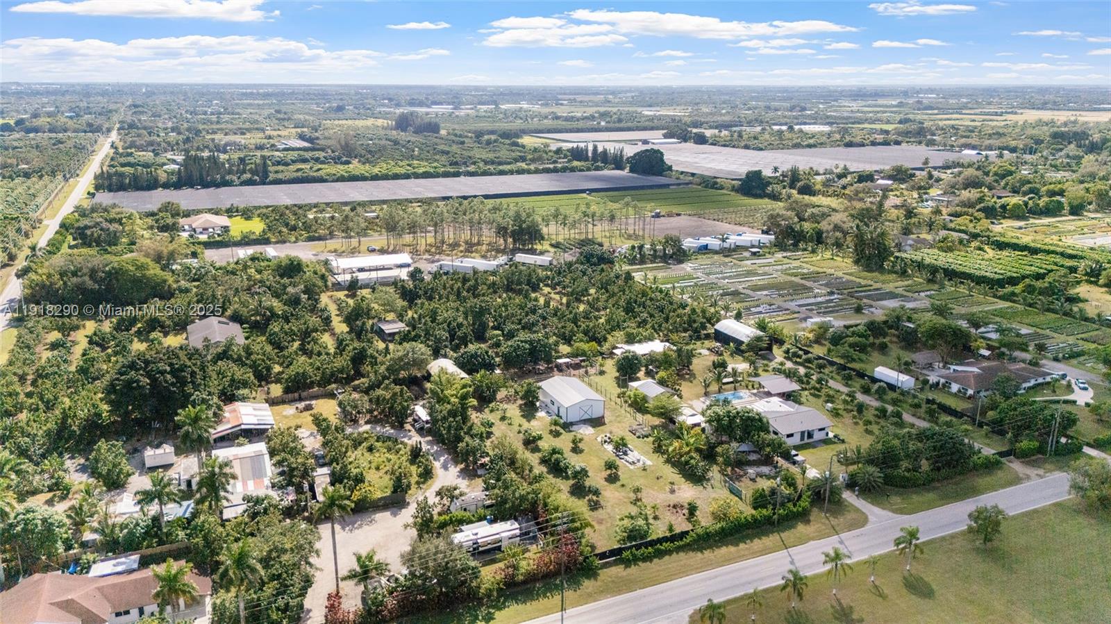   /   кв.футов $ 2025-11-21 0 Фото