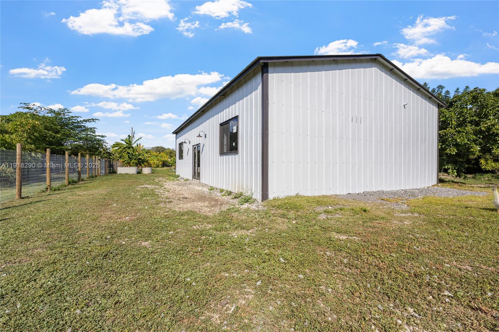   /   кв.футов $ 2025-11-21 0 Фото