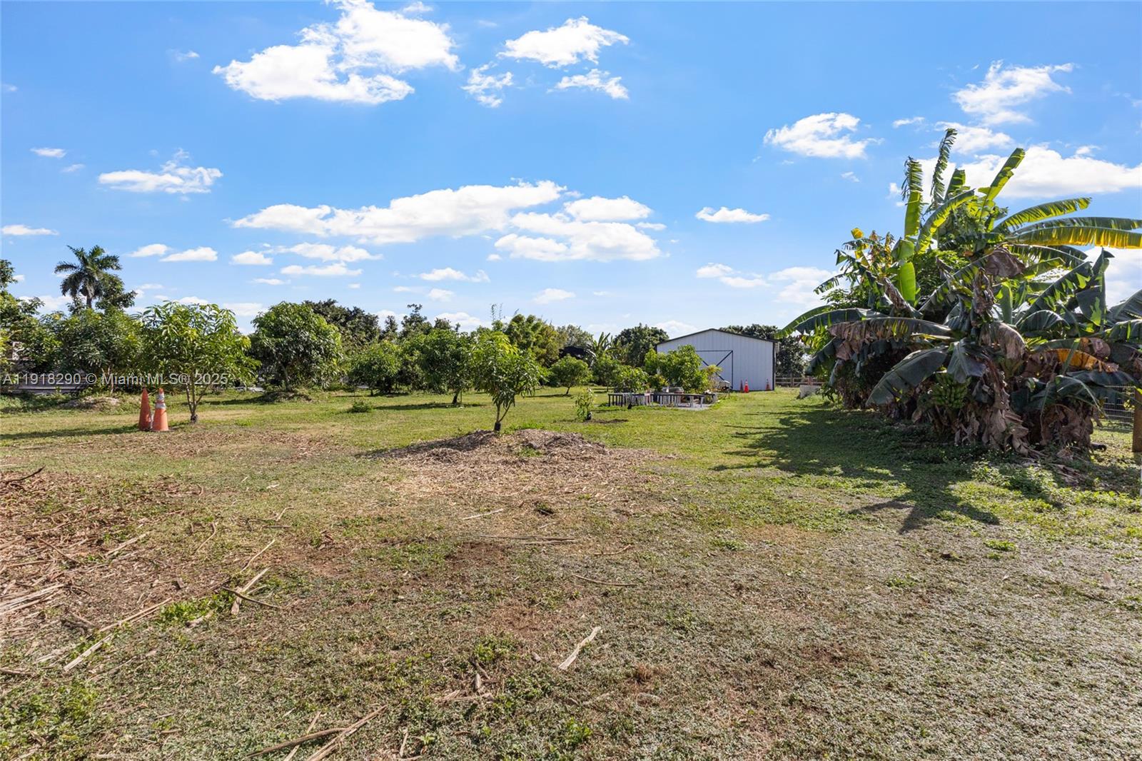   /   кв.футов $ 2025-11-21 0 Фото