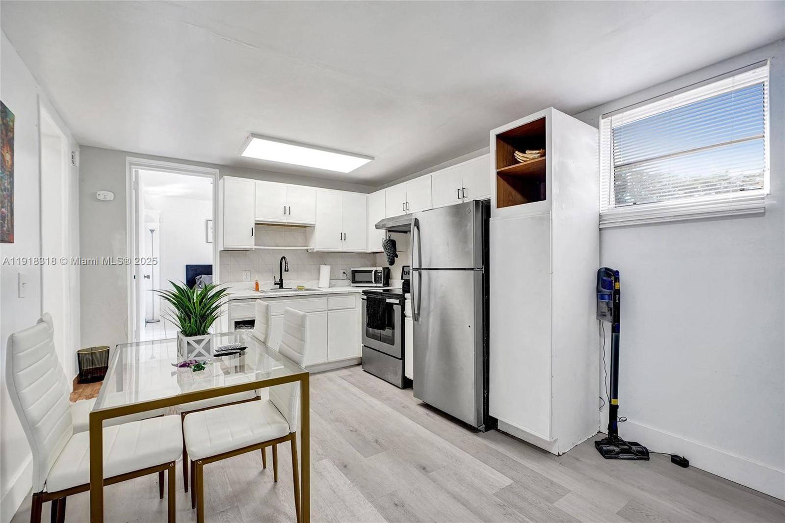   /  1836 sq. ft. $ 2025-11-21 0 Photo