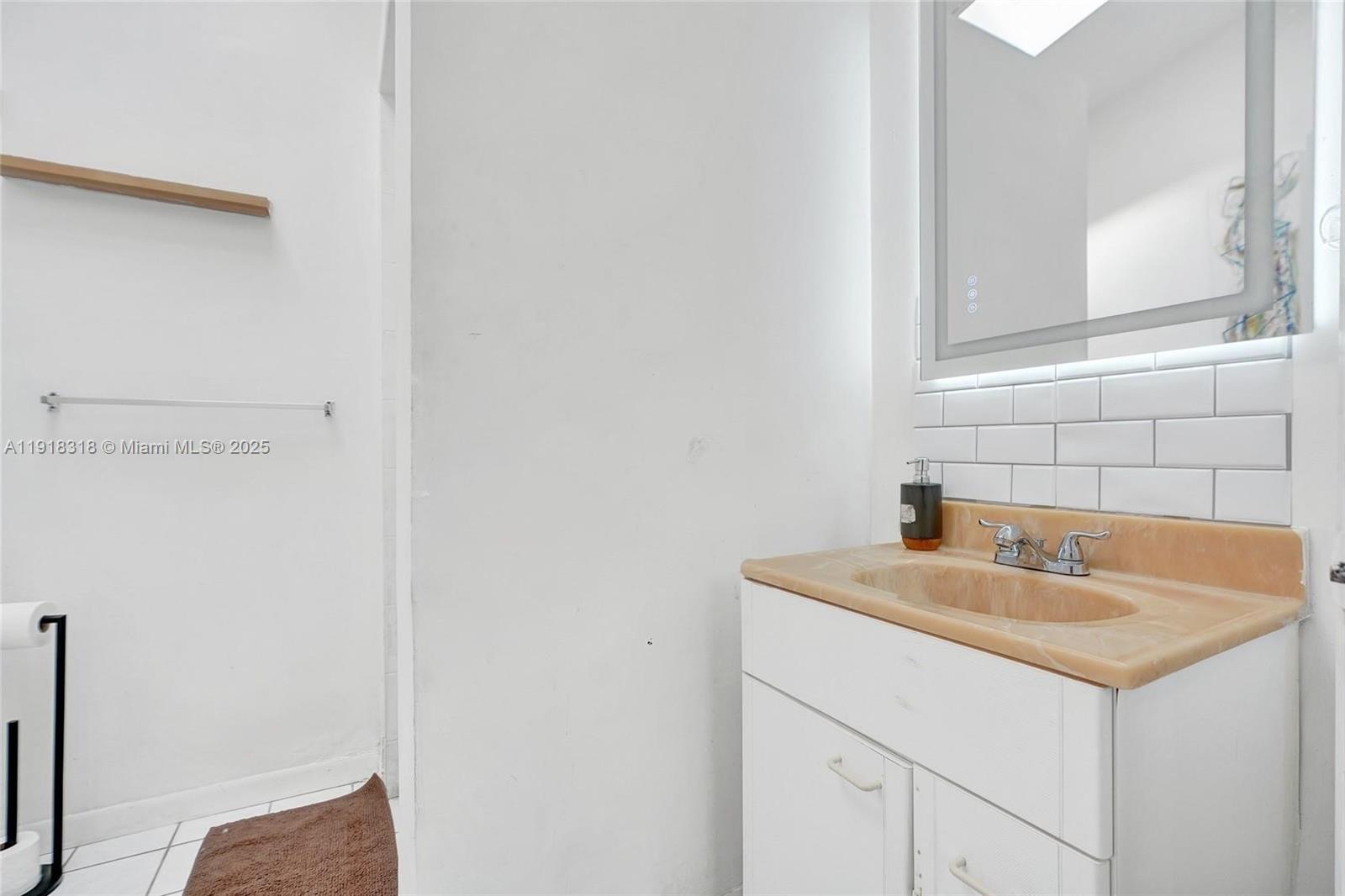   /  1836 sq. ft. $ 2025-11-21 0 Photo