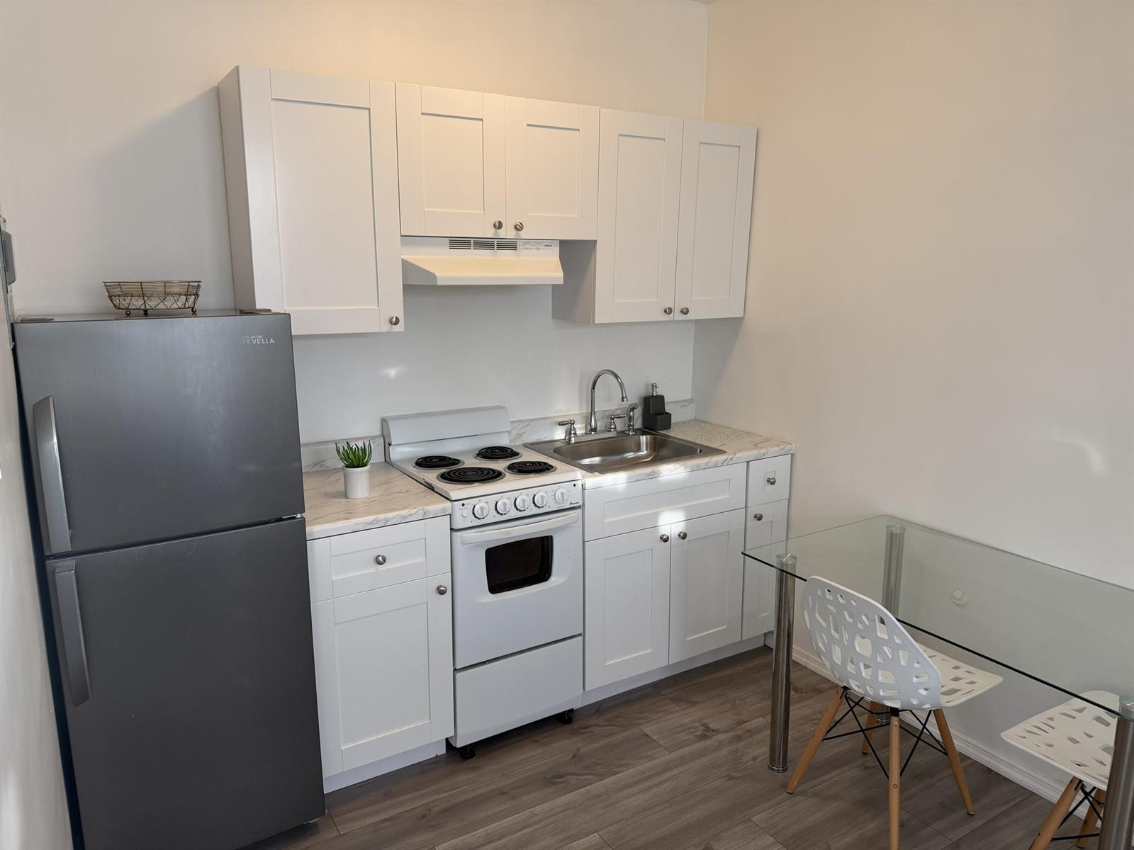 See details / 22 sq. ft. $ 2026-03-28 0 Photo