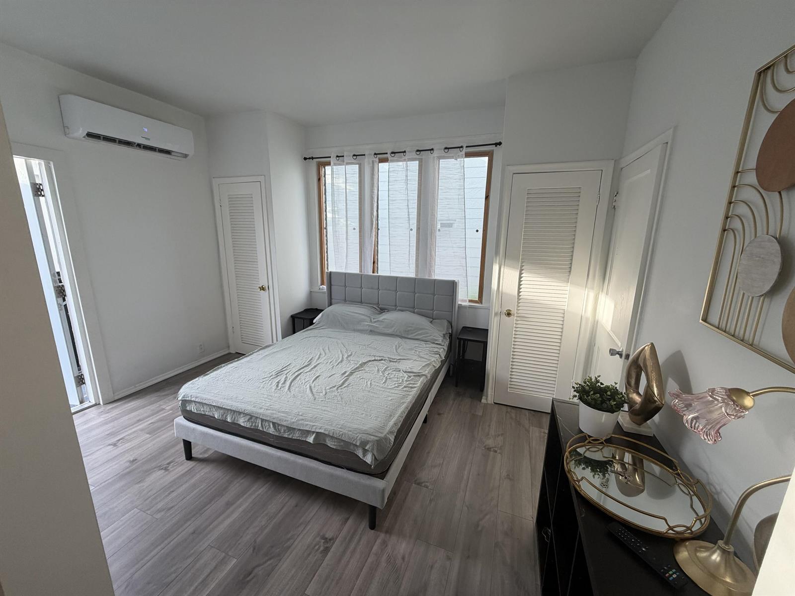 See details / 22 sq. ft. $ 2026-03-28 0 Photo