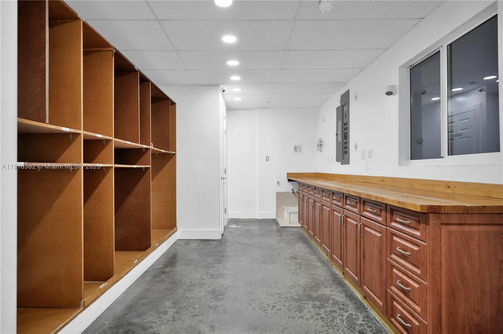 29  /   sq. ft. $ 2025-11-21 0 Photo