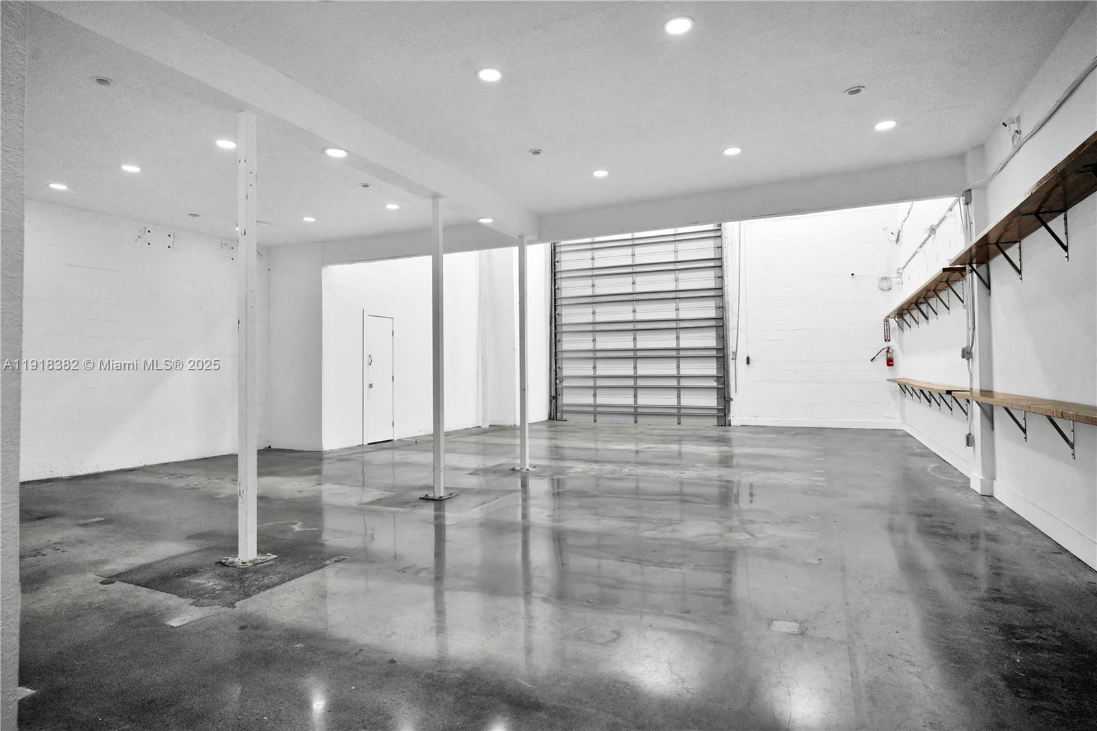 29  /   sq. ft. $ 2025-11-21 0 Photo