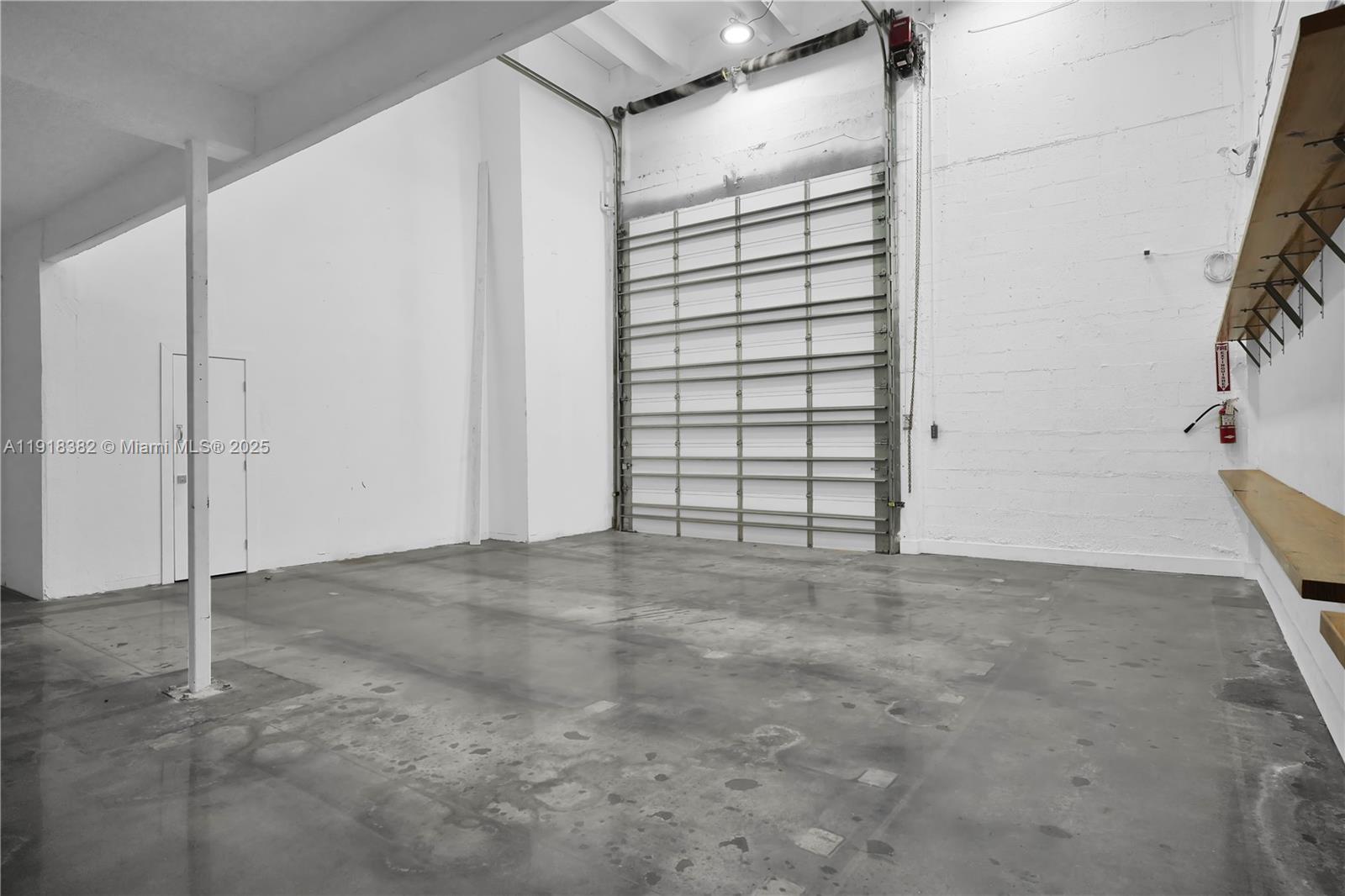 29  /   sq. ft. $ 2025-11-21 0 Photo