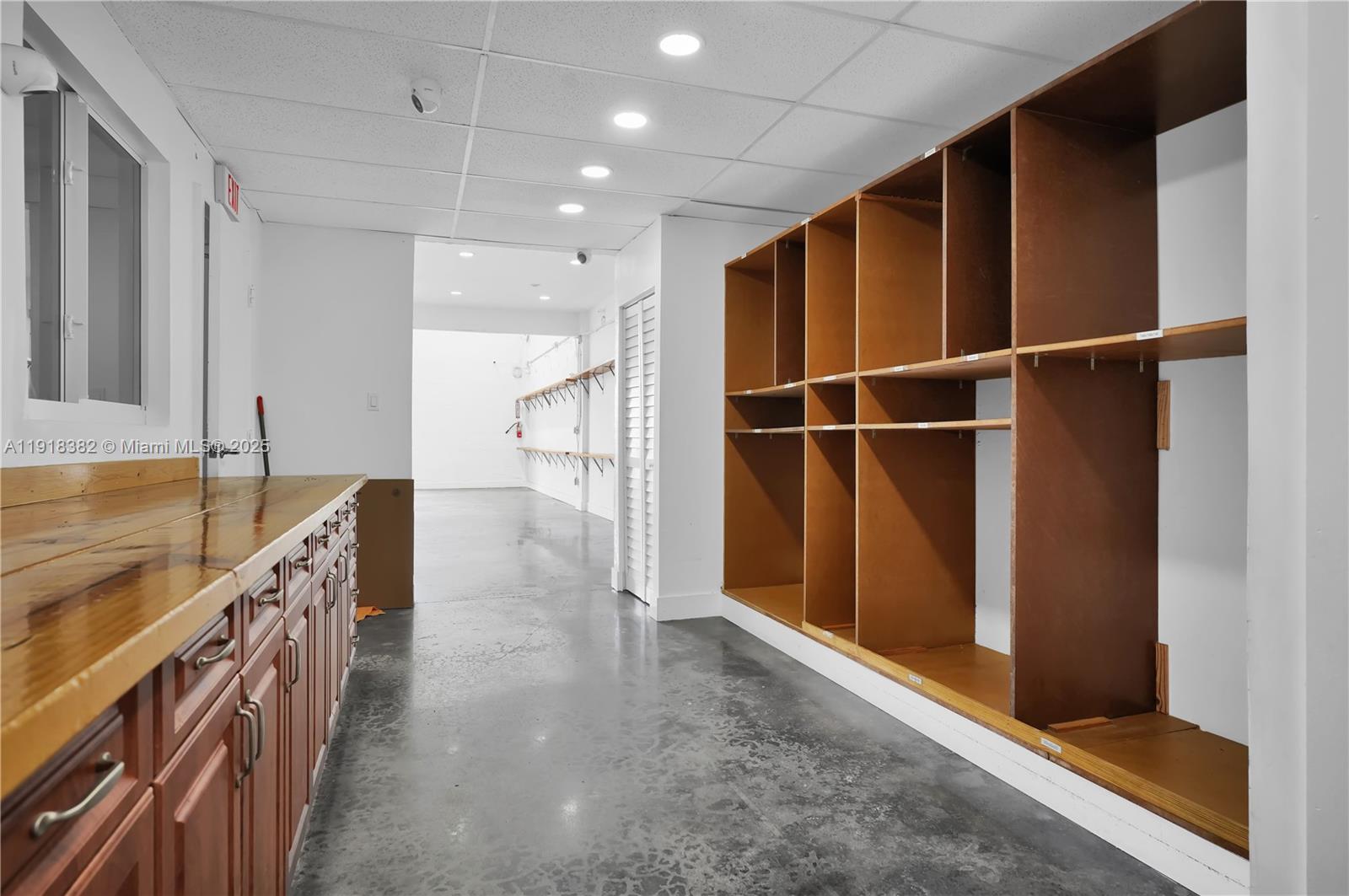 29  /   sq. ft. $ 2025-11-21 0 Photo