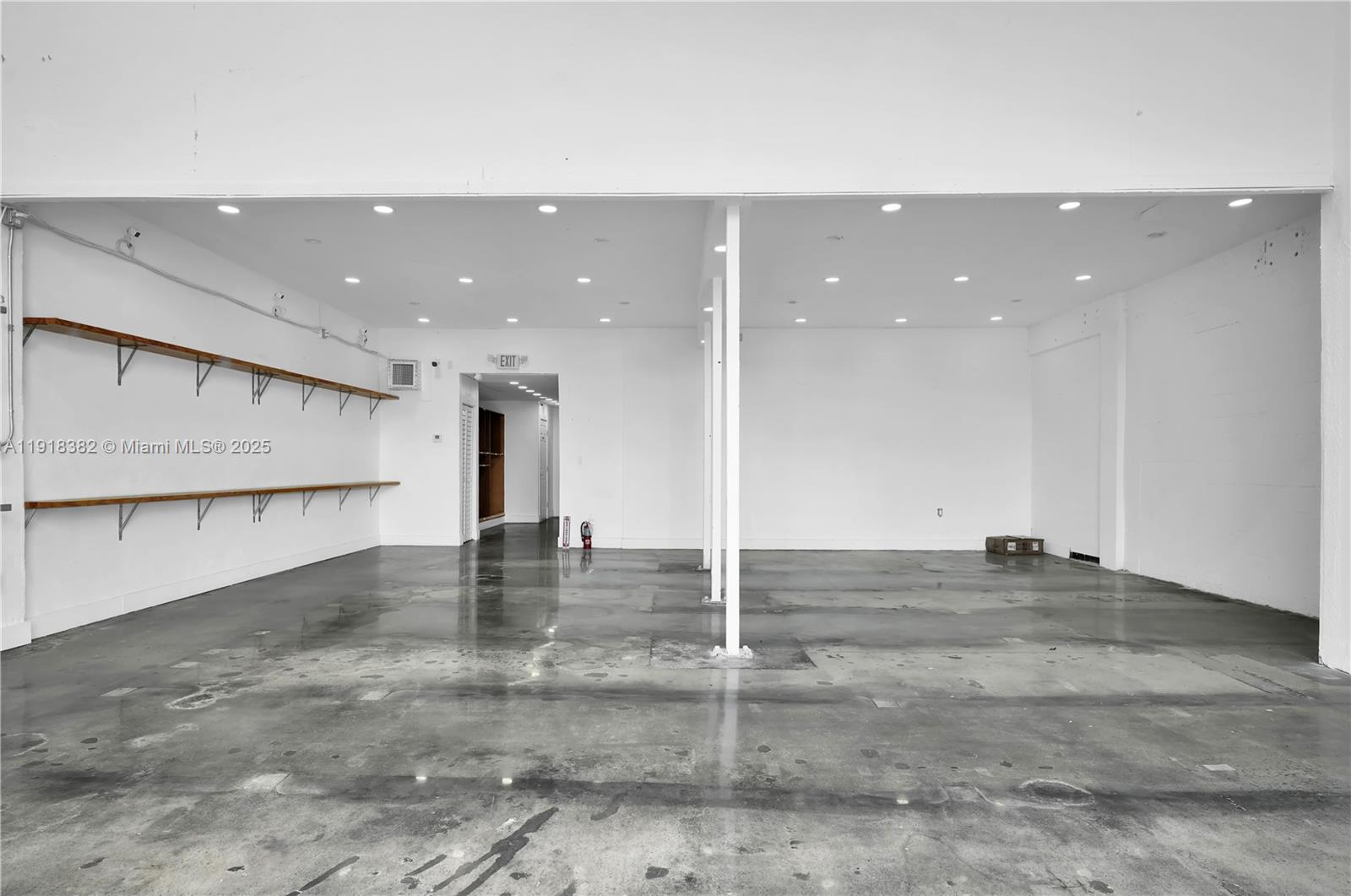 29  /   sq. ft. $ 2025-11-21 0 Photo