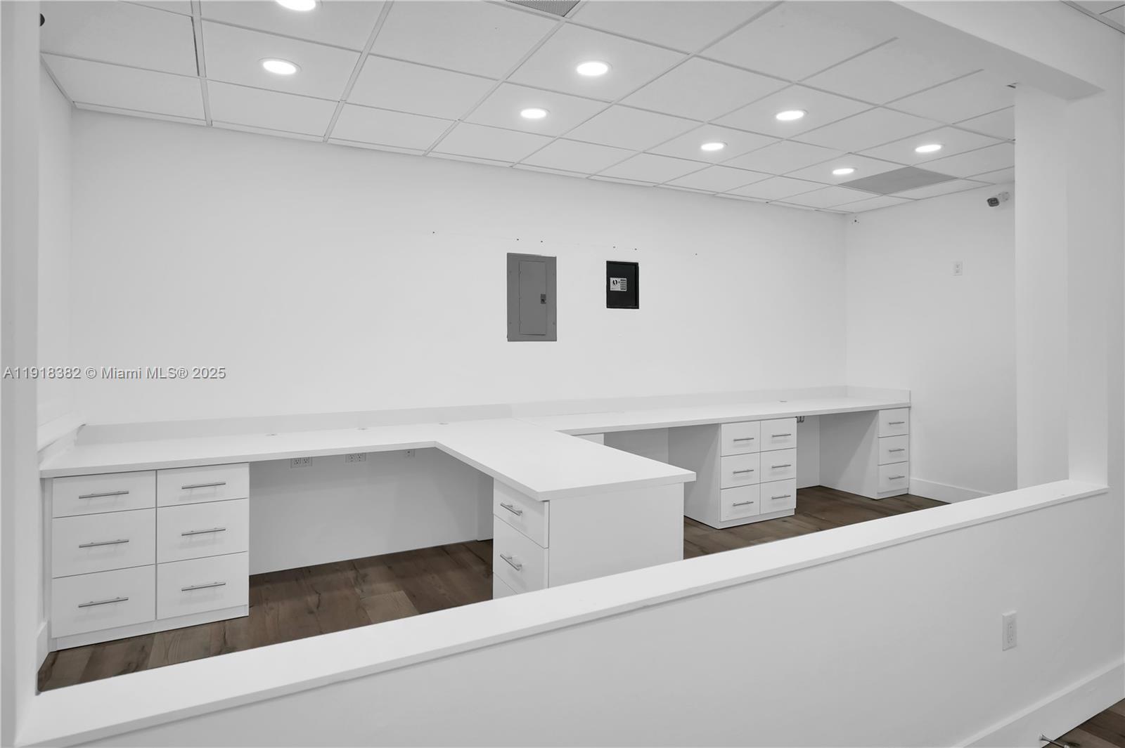 29  /   sq. ft. $ 2025-11-21 0 Photo