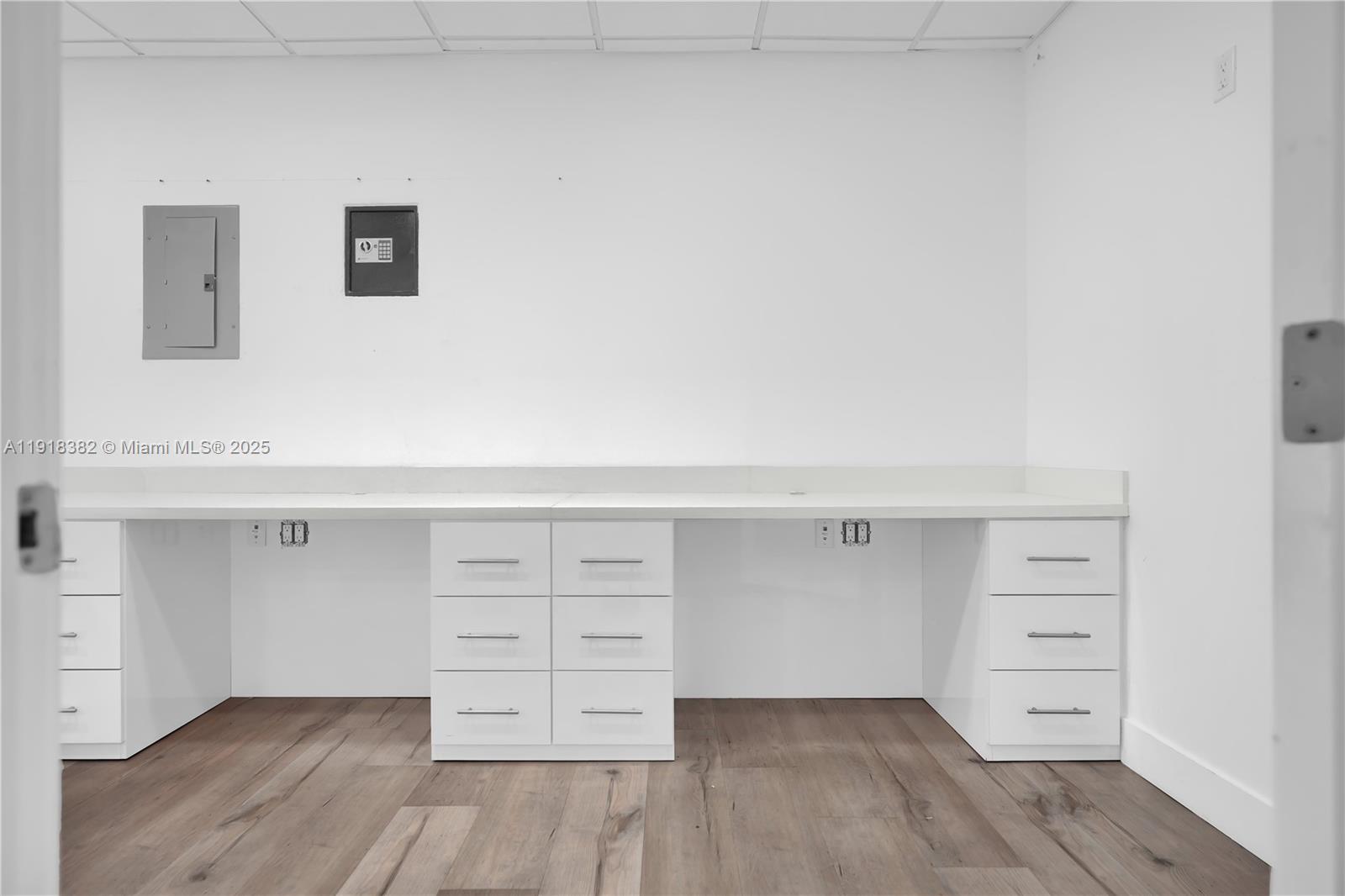 29  /   sq. ft. $ 2025-11-21 0 Photo