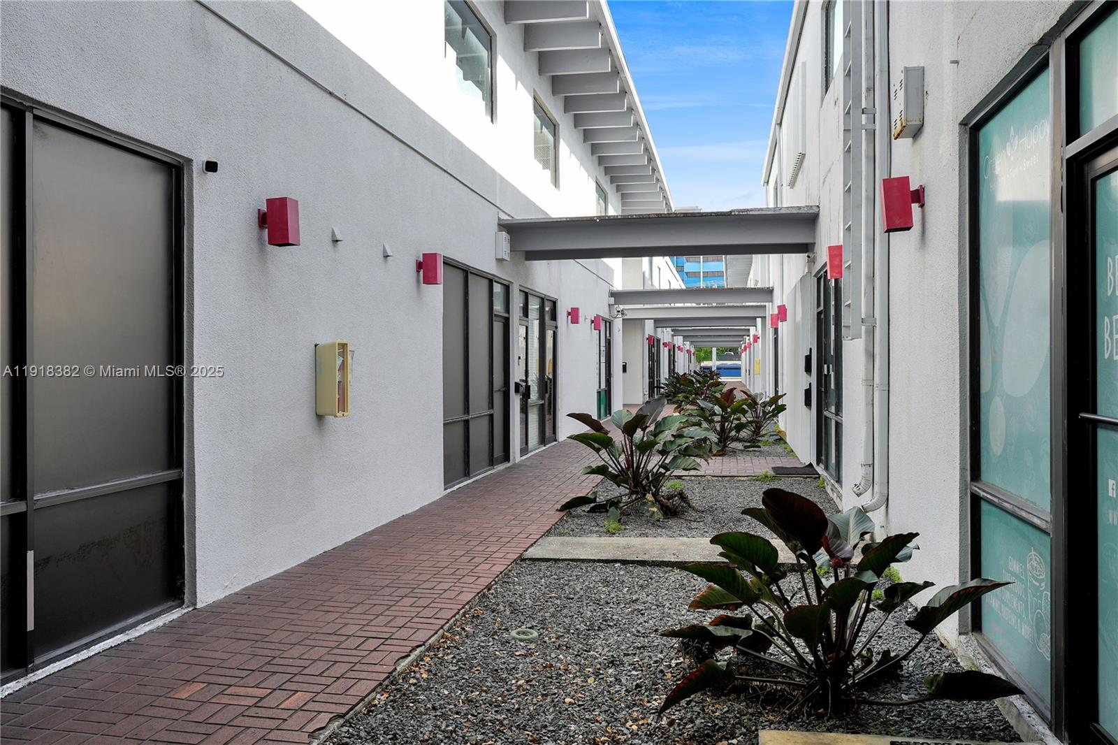 29  /   sq. ft. $ 2025-11-21 0 Photo