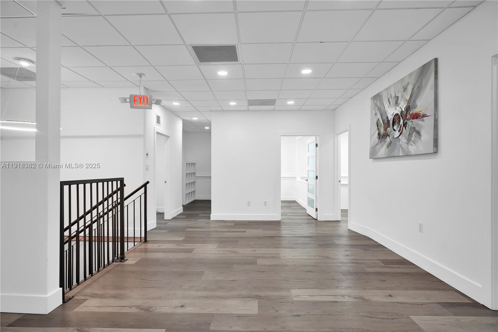 29  /   sq. ft. $ 2025-11-21 0 Photo