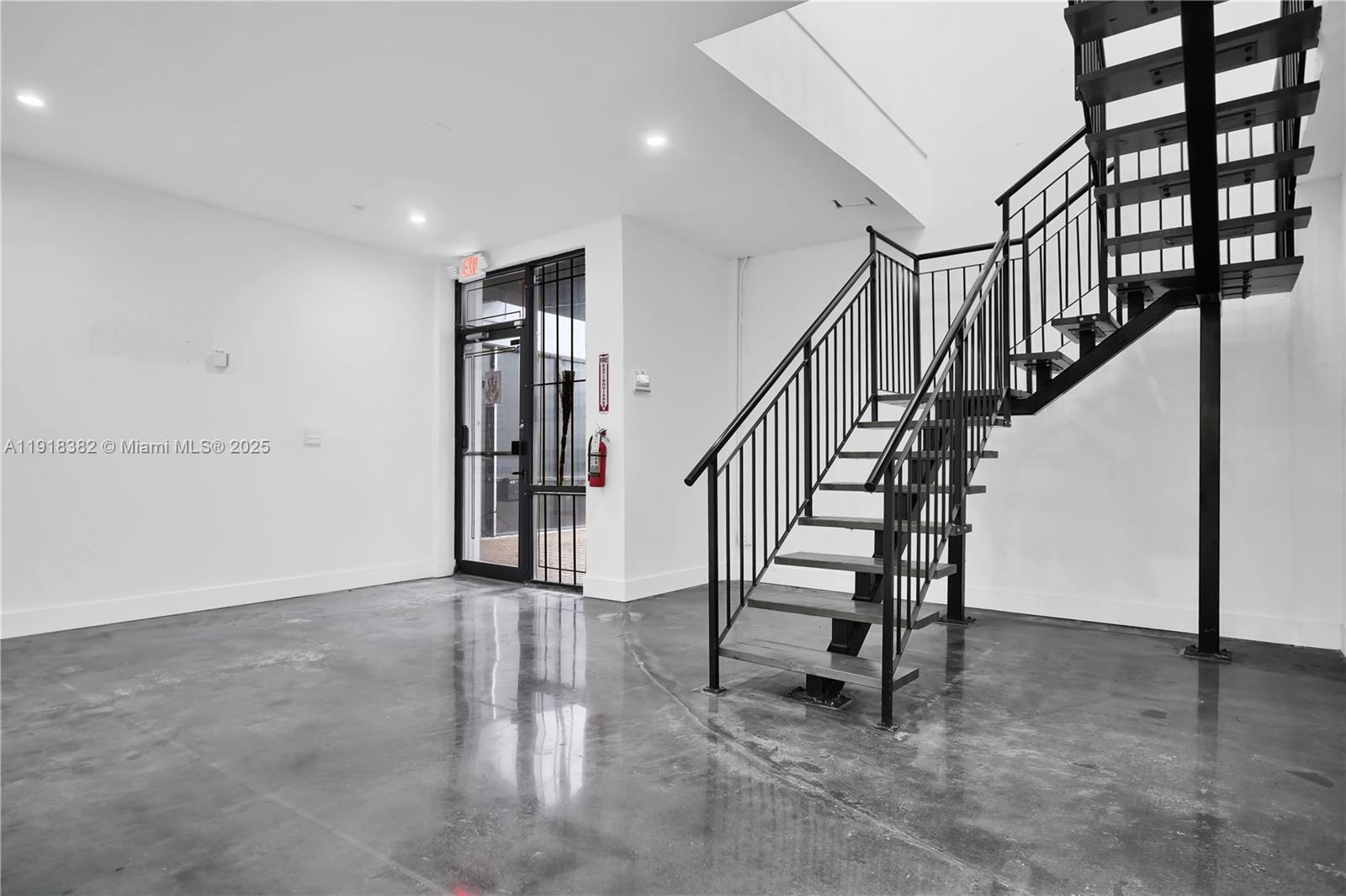 29  /   sq. ft. $ 2025-11-21 0 Photo