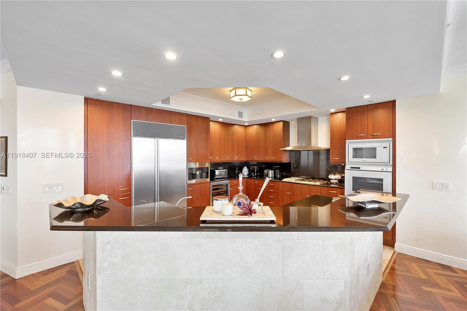 2406 4 / 4 3222 sq. ft. $ 2025-11-22 0 foto