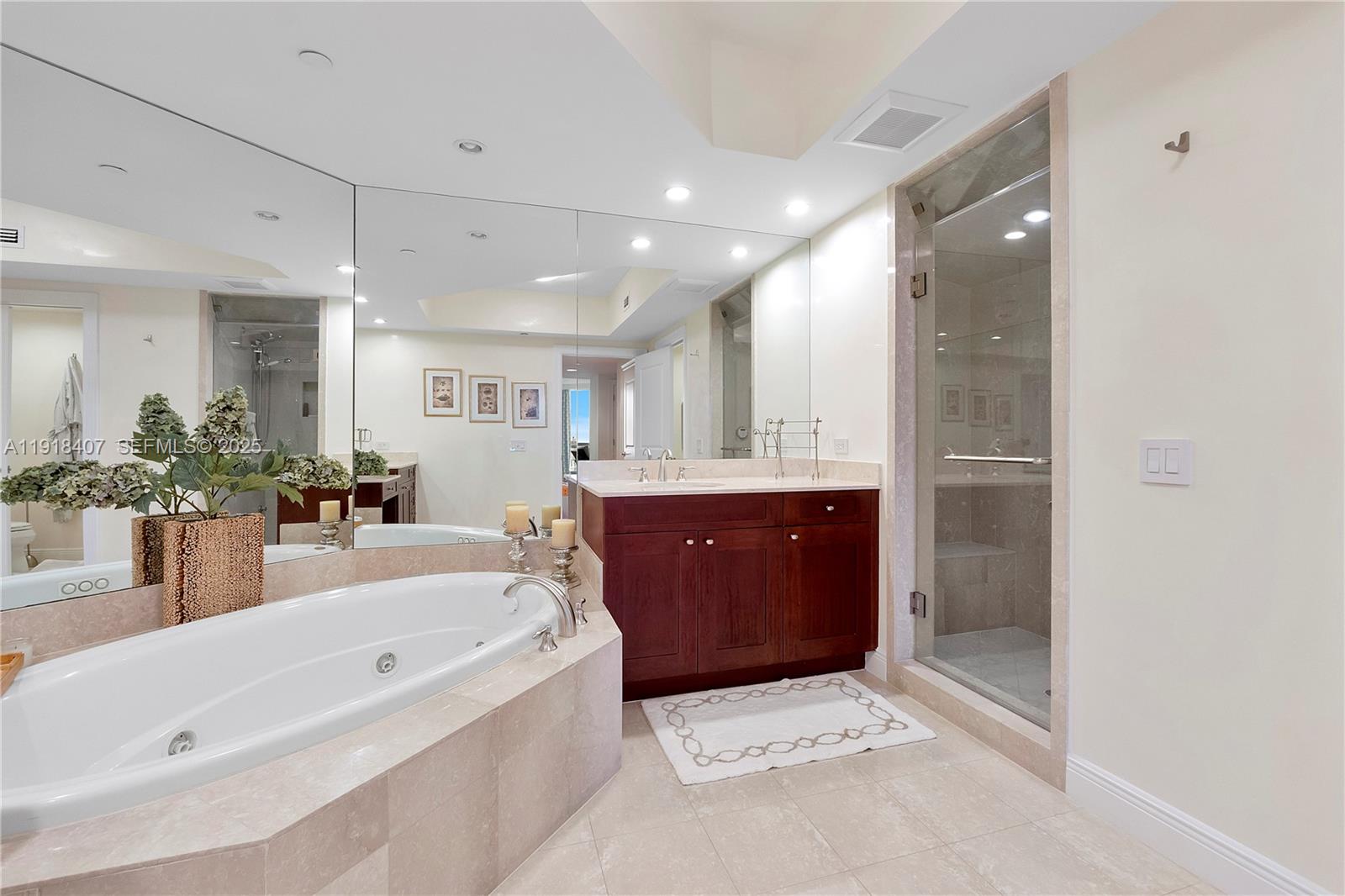 2406 4 / 4 3222 sq. ft. $ 2025-11-22 0 foto