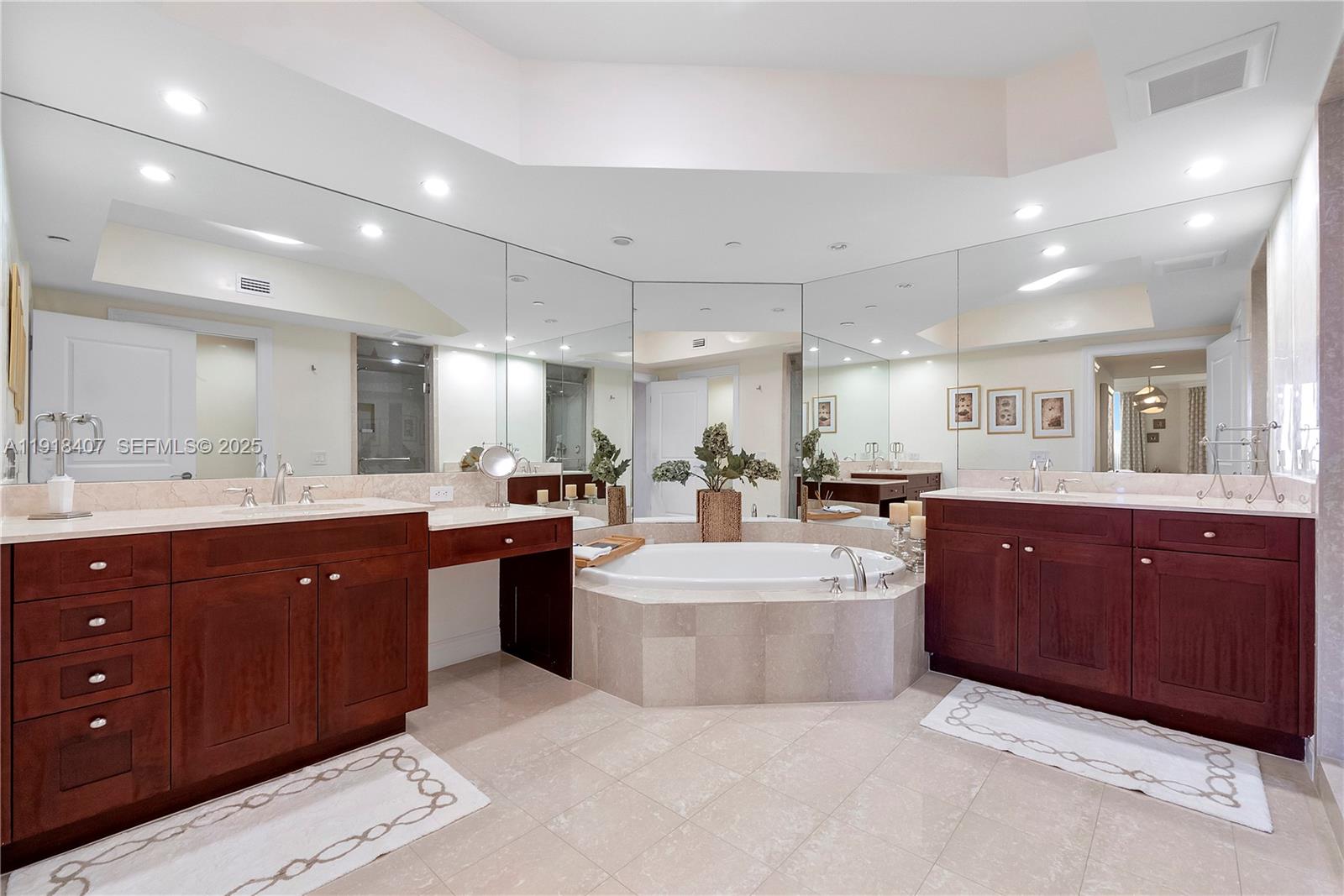 2406 4 / 4 3222 sq. ft. $ 2025-11-22 0 foto