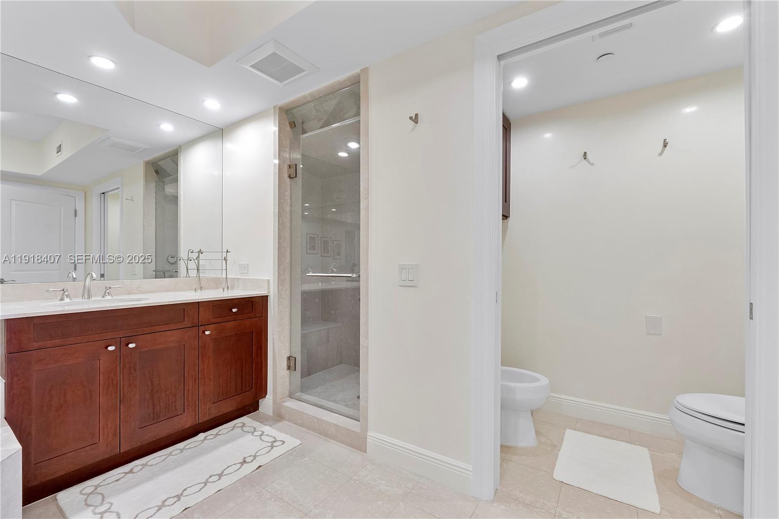 2406 4 / 4 3222 sq. ft. $ 2025-11-22 0 foto