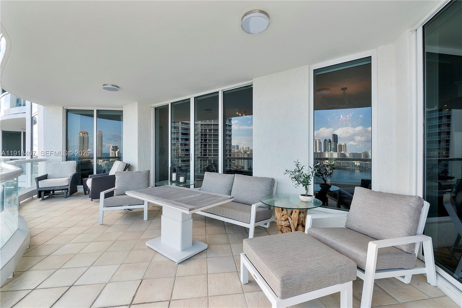 2406 4 / 4 3222 sq. ft. $ 2025-11-22 0 foto