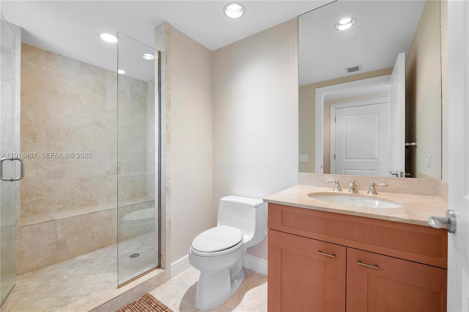 2406 4 / 4 3222 sq. ft. $ 2025-11-22 0 foto