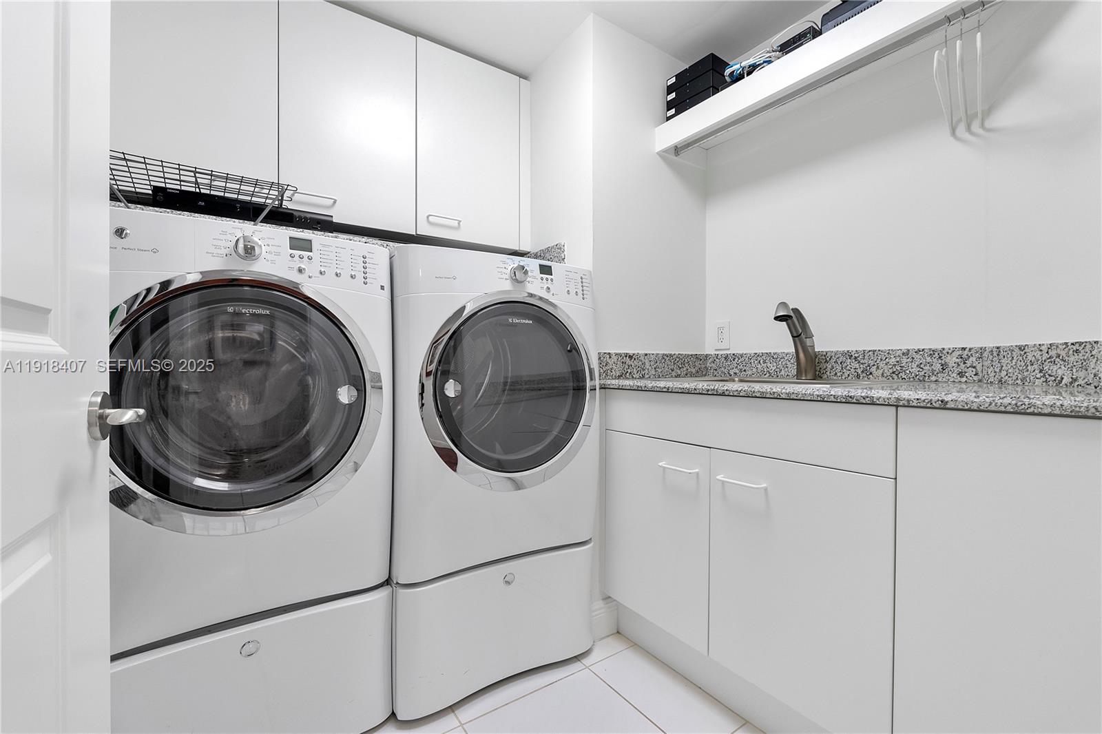 2406 4 / 4 3222 sq. ft. $ 2025-11-22 0 foto