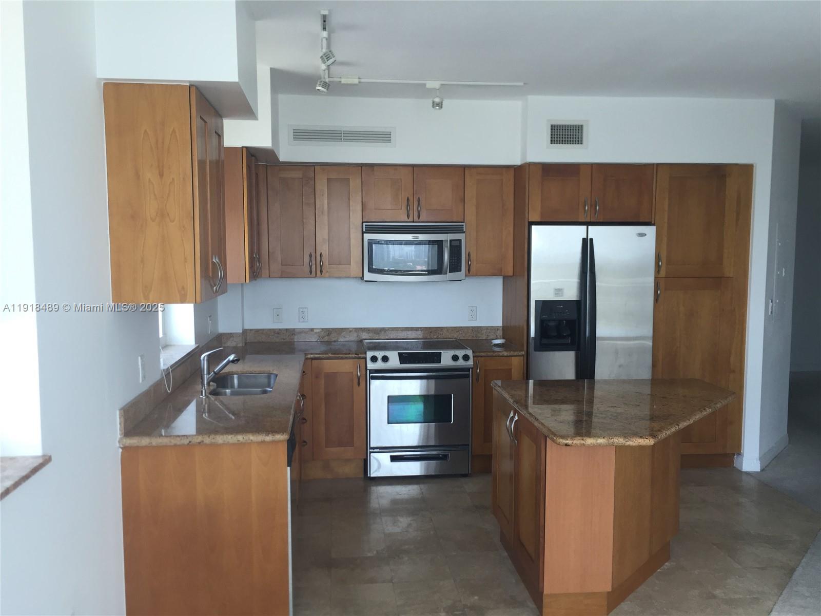 Фото 1745 Hallandale Beach Blvd #1807W, Hallandale Beach, Florida, 33009 -