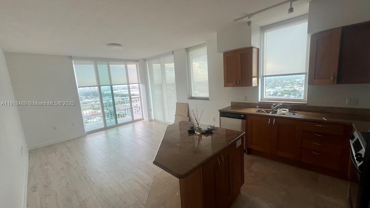 Фото 1745 Hallandale Beach Blvd #1807W, Hallandale Beach, Florida, 33009 -