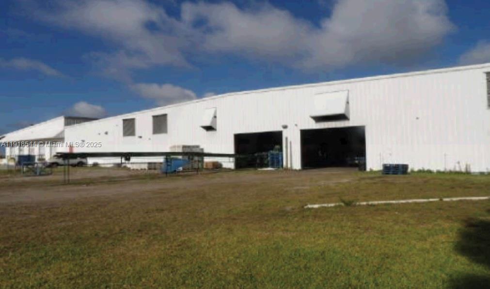   /   кв.футов $ 2025-11-21 0 Фото