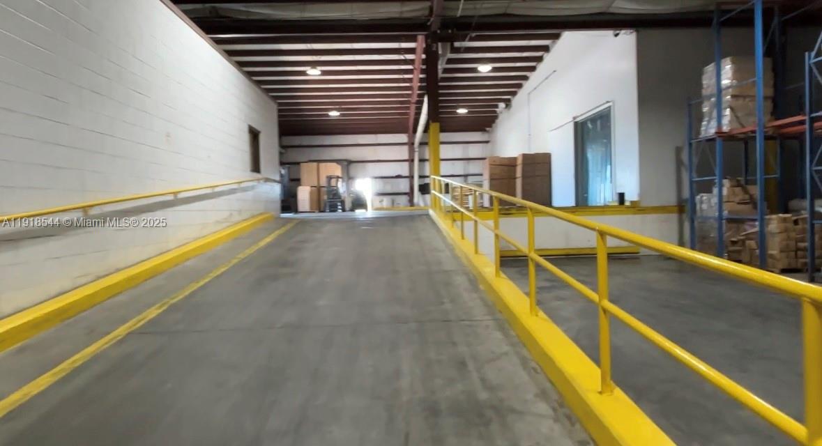   /   кв.футов $ 2025-11-21 0 Фото