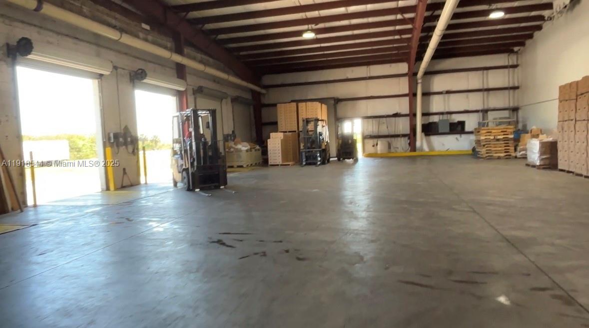   /   кв.футов $ 2025-11-21 0 Фото