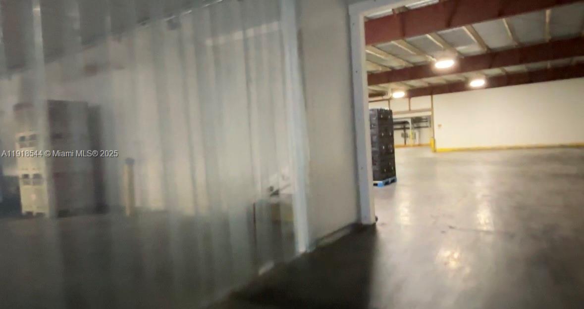   /   кв.футов $ 2025-11-21 0 Фото