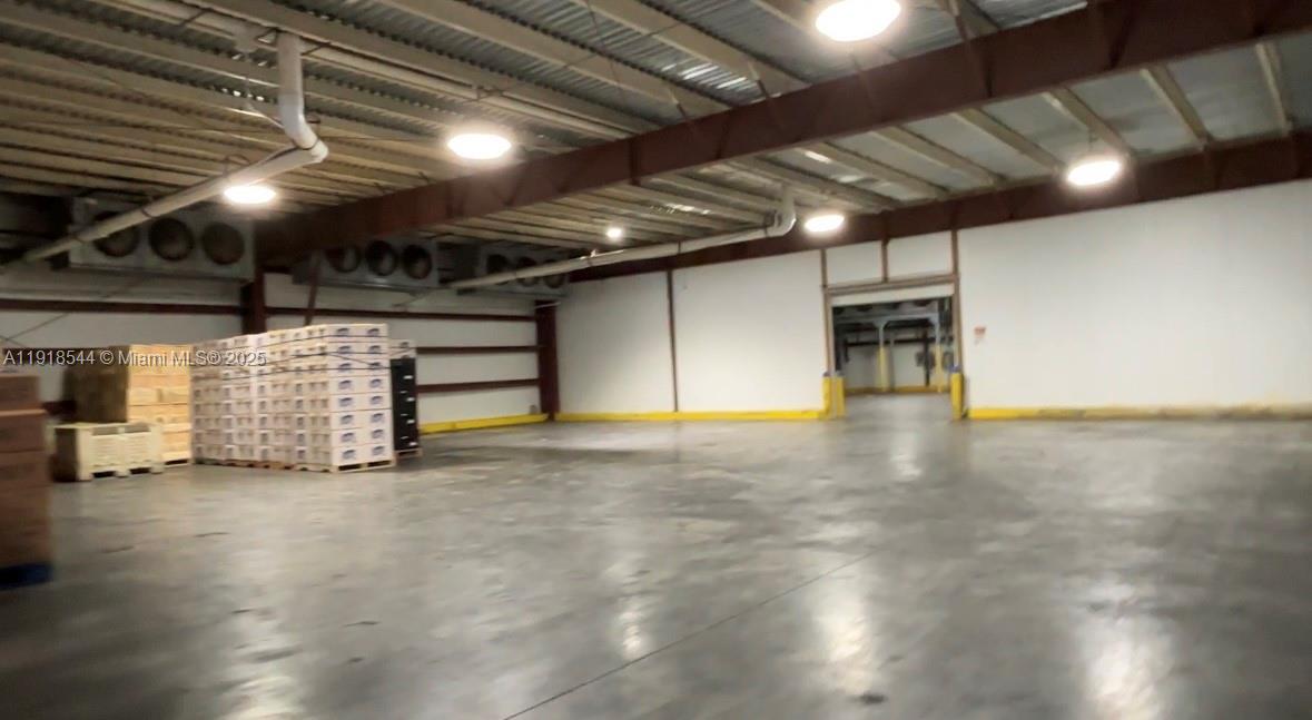   /   кв.футов $ 2025-11-21 0 Фото