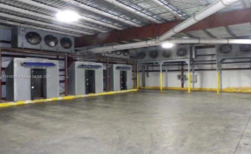   /   кв.футов $ 2025-11-21 0 Фото