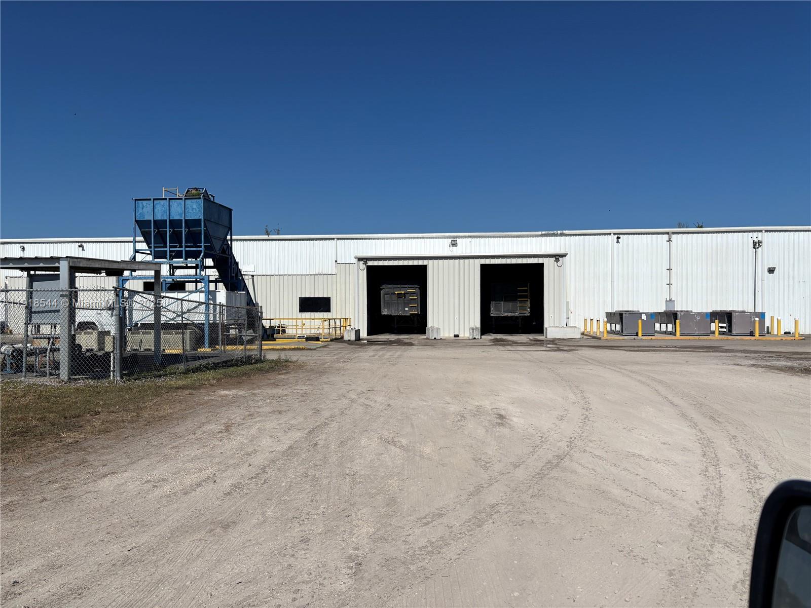   /   кв.футов $ 2025-11-21 0 Фото