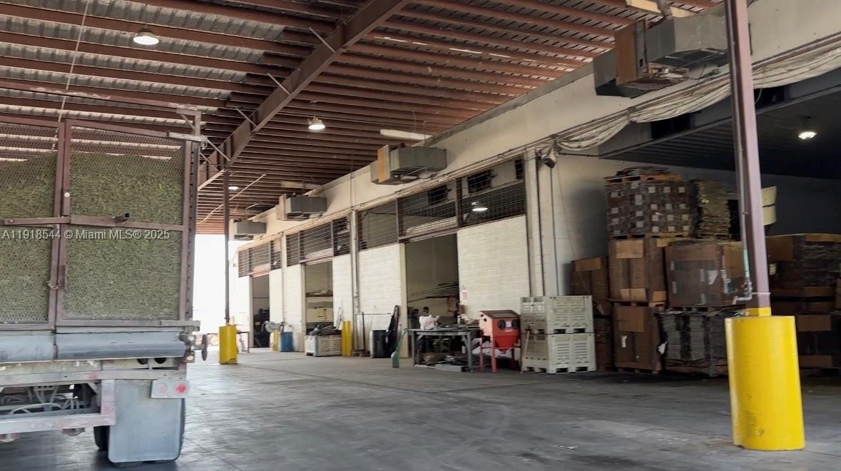   /   кв.футов $ 2025-11-21 0 Фото