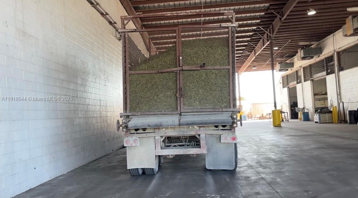   /   кв.футов $ 2025-11-21 0 Фото